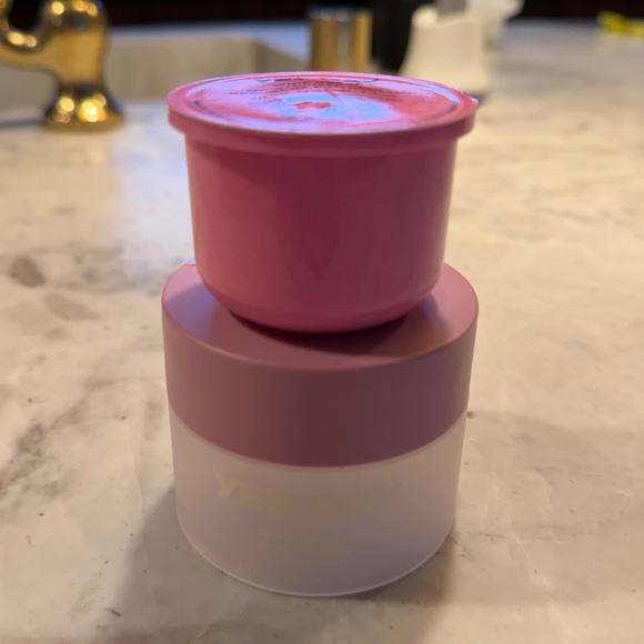 Yes Day Whip Dream Moisturizer - Picture 6 of 7